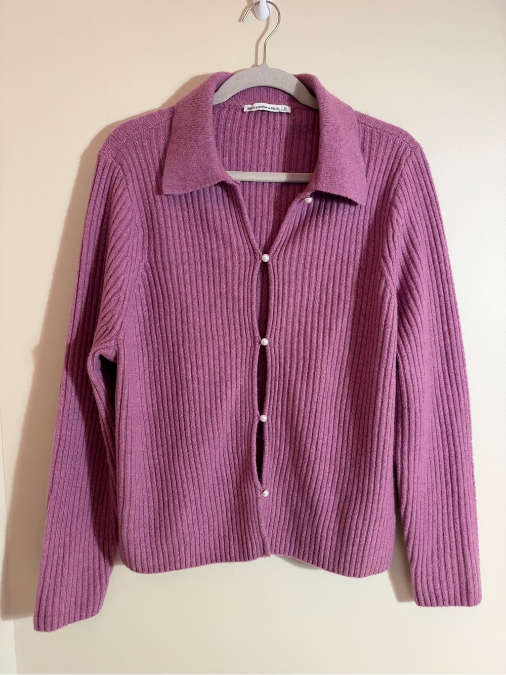 Abercrombie & Fitch Ribbed Pearl Button-Front Cardigan Sweater Mauve Large